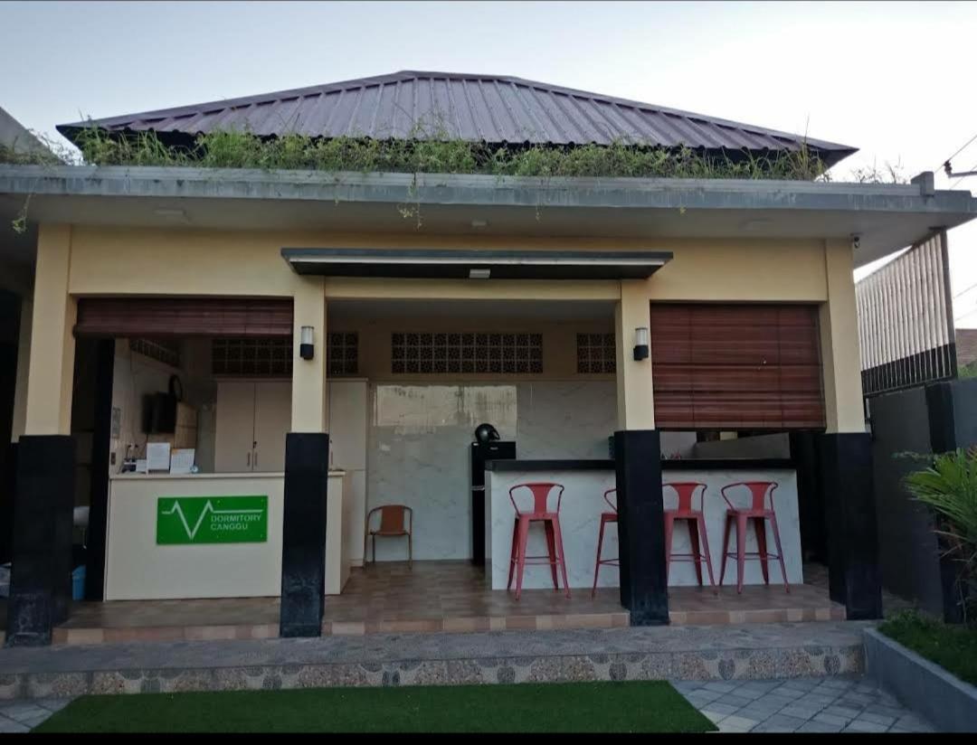 V Canggu Dormitory Luaran gambar